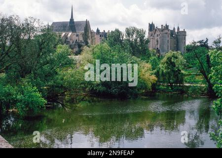 Château de Montreuil-Bellay - ein historisches Gebäude in der Stadt Montreuil-Bellay, Departement Maine-et-Loire, Frankreich. Archivscan von einer Dia. April 1971. Stockfoto