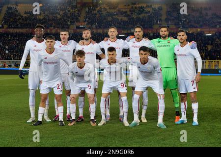 Lecce, Italien. 11. Februar 2023. AS Roma Team während US Lecce vs AS Roma, italienisches Fußballspiel Serie A in Lecce, Italien, Februar 11 2023 Kredit: Independent Photo Agency/Alamy Live News Stockfoto