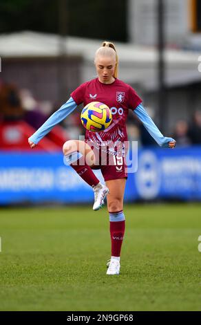 Crawley, Großbritannien. 12. Februar 2023. Laura Blindkilde von Aston Villa vor dem FA Women's Super League-Spiel zwischen Brighton & Hove Albion Women und Aston Villa im People's Pension Stadium am 12. 2023. Februar in Crawley, Großbritannien. (Foto von Jeff Mood/phcimages.com) Kredit: PHC Images/Alamy Live News Stockfoto