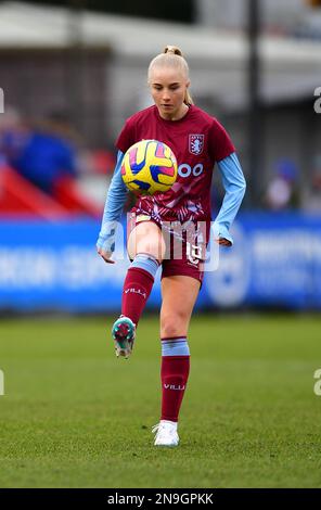 Crawley, Großbritannien. 12. Februar 2023. Laura Blindkilde von Aston Villa vor dem FA Women's Super League-Spiel zwischen Brighton & Hove Albion Women und Aston Villa im People's Pension Stadium am 12. 2023. Februar in Crawley, Großbritannien. (Foto von Jeff Mood/phcimages.com) Kredit: PHC Images/Alamy Live News Stockfoto