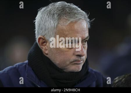 Lecce, Italien. 11. Februar 2023. Jose Mourinho (Roma) beim Spiel US Lecce vs AS Roma, italienische Fußballserie A in Lecce, Italien, Februar 11 2023 Kredit: Independent Photo Agency/Alamy Live News Stockfoto