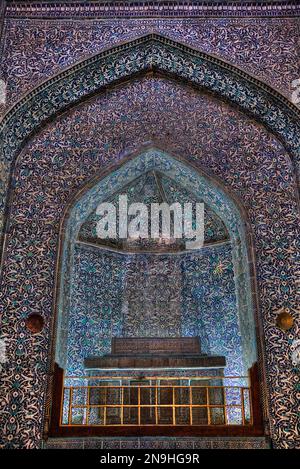 Grab von Mohammad Rahim Khan, Innenraum, Pakhlavon Mahmud Mausoleum, Ichon Qala, Khiva, Usbekistan Stockfoto