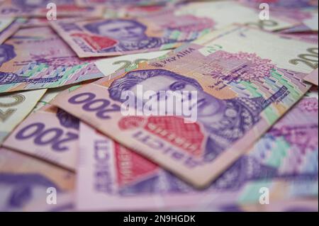 Ukrainischer Geldhintergrund. Banknoten mit einem Nennwert von 200 Hrywna-Geldumlauf. Ukrainisches Geld. Geschäftskonzept. Hintergrund der Hrywna. P Stockfoto