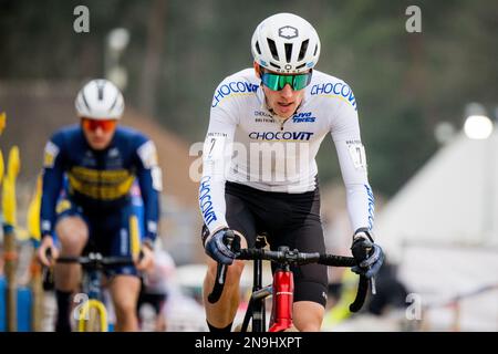 Der belgische Jens Adams wurde in Aktion während des Herrenelitenrenrenns des Krawatencross, der siebten Etappe (von 8) des Trofee Veldrijden Wettbewerbs, am Sonntag, den 12. Februar 2023 in Lille, Belgien, gezeigt. BELGA FOTO JASPER JACOBS Stockfoto