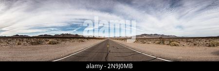 Straße im Death Valley-Nationalpark, Kaliforien, USA Stockfoto