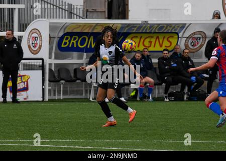 Bromley, Großbritannien. 12. Februar 2023. Bromley, England, Februar 12. 2023: Jess Clarke (23 Durham) erhält den Ball während des Frauenmeisterschaftsspiels zwischen Crystal Palace und Durham in der Hayes Lane in Bromley, England. (Dylan Clinton/SPP) Kredit: SPP Sport Press Photo. Alamy Live News Stockfoto