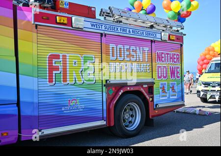 Brighton City, Brighton, East Sussex, Großbritannien am 06 2022. August wurden die Teilnehmer und Zuschauer während der Brighton Pride in Brighton City, Brighton, East Susse, eingeladen Stockfoto