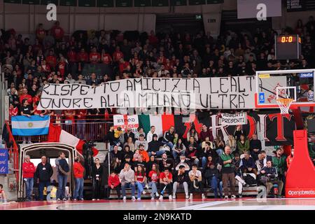 Enerxenia Arena, Varese, Italien, 12. Februar 2023, Unterstützer von Pallacanestro Openjobmetis Varese während Openjobmetis Varese vs. Emporio Armani Milano EA7 - Italienischer Basketball A Series Championship Stockfoto