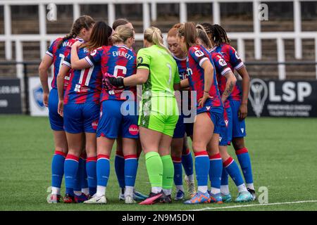 Bromley, Großbritannien. 12. Februar 2023. Hayes Lane, Bromley, England, 5. 2023. Februar treffen sich die Spieler des Crystal Palace vor dem Spiel der Barclays FA Womens Championship zwischen Crystal Palace und Durham in der Hayes Lane, Bromley, England. (Stephen Flynn/SPP) Kredit: SPP Sport Press Photo. Alamy Live News Stockfoto