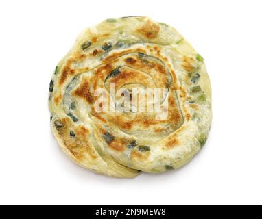 Hausgemachte chinesische grüne Zwiebelpfannkuchen. Das Innere ist geschichtet. Stockfoto