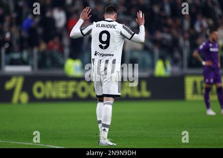 Turin, Italien. 12. Februar 2023. Dusan Vlahovic vom FC Juventus Gesten beim Spiel der Serie A zwischen dem FC Juventus und der Fiorentina im Allianz-Stadion am 12. Februar 2023 in Turin, Italien . Kredit: Marco Canoniero/Alamy Live News Stockfoto