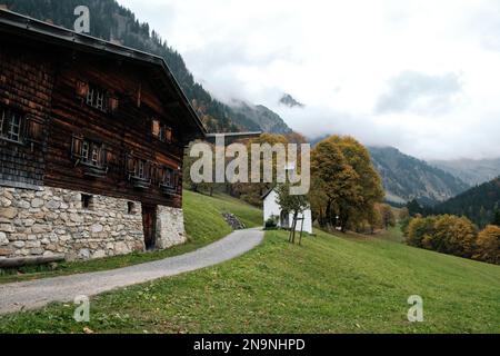 Die alte Berglandschaft Gerstruben im Süden von Deutschland in der Nähe der Stadt Oberstdorf. Stockfoto