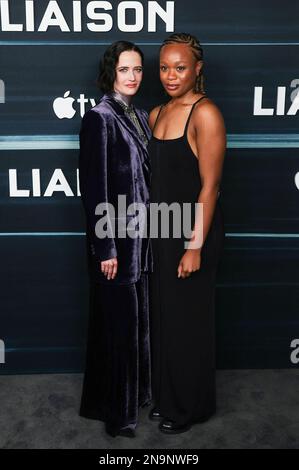 Eva Green und Bukky Bakray nehmen am 12. Februar 2023 auf der Cinema Publicis in Paris, Frankreich, an der Premiere der „Liaison“ der Apple TV-Serie Teil. Foto: Nasser Berzane/ABACAPRESS.COM Stockfoto