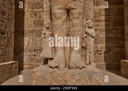 Leichentempel von Ramesses III. Im Medinet Habu in Luxor, Ägypten Stockfoto