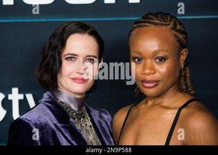 Eva Green und Bukky Bakray nehmen am 12. Februar 2023 auf der Cinema Publicis in Paris, Frankreich, an der Premiere der „Liaison“ der Apple TV-Serie Teil. Foto: Nasser Berzane/ABACAPRESS.COM Stockfoto