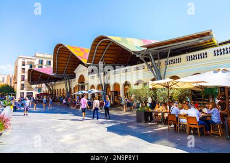 Außenansicht des Markts Santa Caterina, Barcelona, Spanien Stockfoto