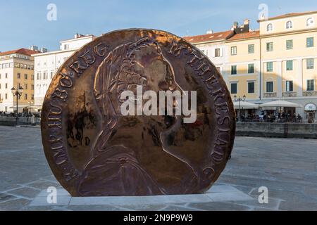 Die Maria Theresa Thaler auf der Piazza Ponterosso, Triest, Italien Stockfoto