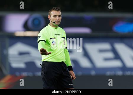 Der Schiedsrichter Nicolas Laforge wurde bei einem Fußballspiel zwischen SV Zulte Waregem und KV Oostende am Sonntag, den 12. Februar 2023, in Waregem am 22. Tag der ersten Liga der „Jupiler Pro League“ der belgischen Meisterschaft im Jahr 2022-2023 fotografiert. BELGA FOTO KURT DESPLENTER Stockfoto