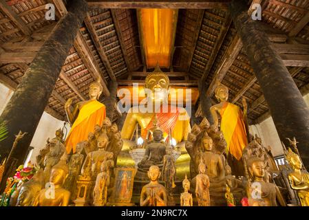 Buddha-Statuen im Wat Visoun, oder allgemein bekannt als That Makmo; Luang Prabang, Laos Stockfoto