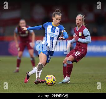 Crawley, Großbritannien. 12. Februar 2023. Brighton's Julia Olme während des Barclays Women's Super League-Spiels zwischen Brighton & Hove Albion und Aston Villa im Broadfield Stadium in Crawley. Kredit: James Boardman/Alamy Live News Stockfoto