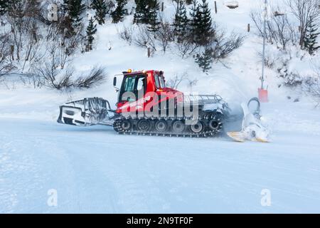 Schneeräummaschine oder Pistenbasher in Obergurgl, Gurgl, Österreich Stockfoto