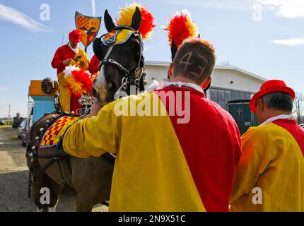 Die Vorbereitung der Karre für die Schlacht der Orangen, Ivrea Karneval, Italien Stockfoto