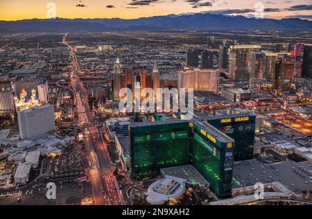 Antenne Nacht MGM Grand Hotel auf dem Las Vegas Strip Stockfoto