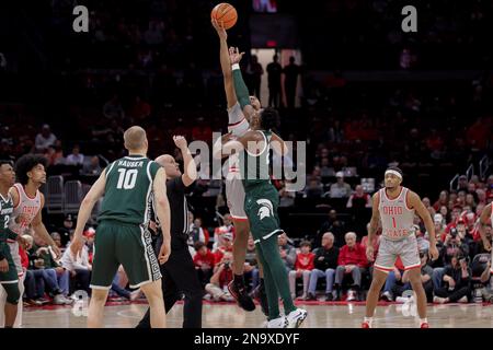 Columbus, Ohio, USA. 12. Februar 2023. Ohio State Buckeyes Guard Zed Key (23) steuert den Tipp während des Spiels zwischen den Michigan State Spartans und den Ohio State Buckeyes in der Value City Arena, Columbus, Ohio. (Kreditbild: © Scott Stuart/ZUMA Press Wire) NUR REDAKTIONELLE VERWENDUNG! Nicht für den kommerziellen GEBRAUCH! Stockfoto