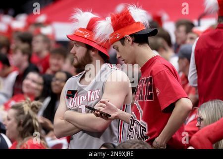 Columbus, Ohio, USA. 12. Februar 2023. Ohio State Buckeyes-Fans besuchen das Nuthouse vor dem Spiel zwischen den Michigan State Spartans und den Ohio State Buckeyes in der Value City Arena, Columbus, Ohio. (Kreditbild: © Scott Stuart/ZUMA Press Wire) NUR REDAKTIONELLE VERWENDUNG! Nicht für den kommerziellen GEBRAUCH! Stockfoto