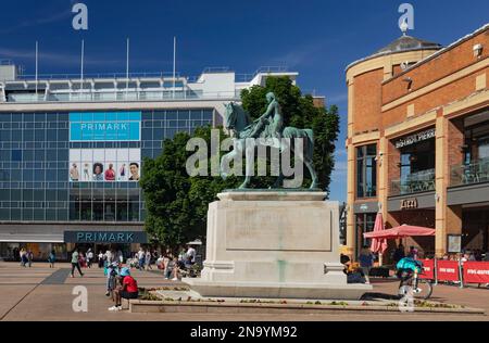 Die NoneLady Godiva-Statue heißt „Selbstopfer“ in Broadgate, Coventry, Großbritannien; Coventry, England Stockfoto