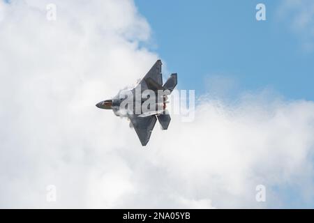 EIN US-AMERIKANISCHER Air Force F-22 Raptor, dem 3. Flügel zugeteilt ...