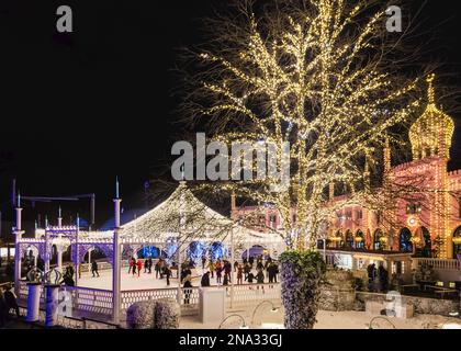 Eislaufbahn in den Tivoli-Gärten; Kopenhagen, Dänemark Stockfoto