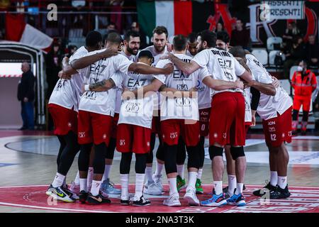 Varese, Italien. 12. Februar 2023. Spieler von EA7 Emporio Armani Milan während der LBA Lega Basket ein reguläres Saisonspiel von 2022/23 zwischen Pallacanestro Varese OpenJobMetis und EA7 Emporio Armani Milan im Palasport Lino Oldrini, Varese. EA7 Emporio Armani Milan gewann 87 - 75. Kredit: SOPA Images Limited/Alamy Live News Stockfoto