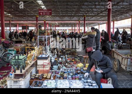 Panjiayuan Antiquitätenmarkt, Peking, China © Dosfotos/Axiom Stockfoto