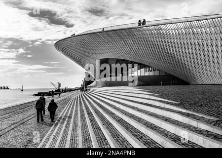 MAAT-Museum für Kunst, Architektur und Technik, ein Museum in einem alten Riverside Power Station, die sich mit erneuerbarer Energie und elektrische Phänomene Exponate Stockfoto