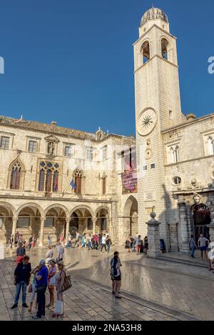 Blick auf den Sponza-Palast und den Stadtglockenturm, Dubrovnik, Dubrovnik-Neretva County, Kroatien © Dosfotos/Axiom Stockfoto