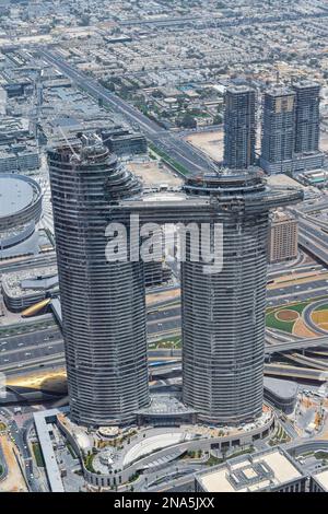 Blick auf die Stadt Dubai vom Gipfel des Burj Khalifa. Stockfoto