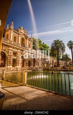 Brunnen in einem maurischen Garten in Südspanien; Sevilla, Andalusien, Spanien Stockfoto