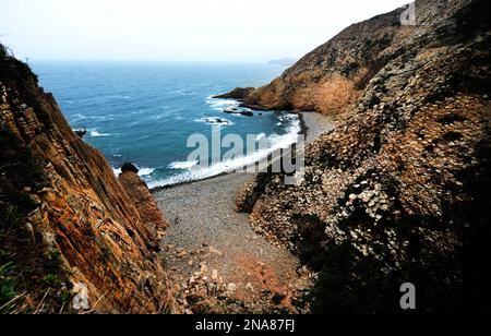 Zerklüftete Küstenlandschaften im Sai Kung East Country Park in Hongkong. Stockfoto