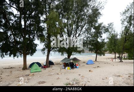 Camping am Pak Lap Tsai Beach in Sai Kung, Hongkong. Stockfoto