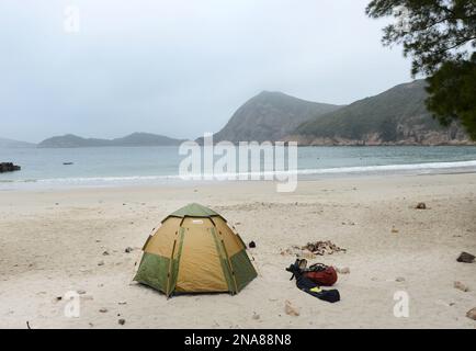Camping am Pak Lap Tsai Beach in Sai Kung, Hongkong. Stockfoto