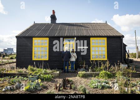 Prospect Cottage, ehemals im Besitz des verstorbenen Künstlers und Filmregisseurs Derek Jarman, Dungeness, Kent Coast, England, UK © Dosfotos/Axiom Stockfoto