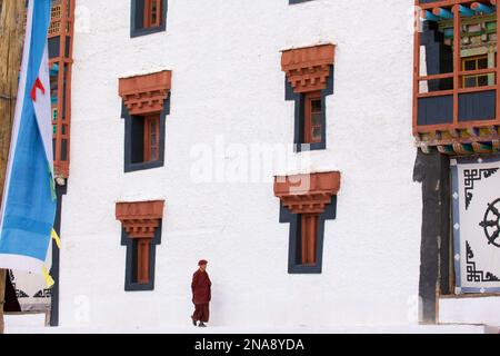 Buddhistischer Mönch im Kloster Hemis auf der Südseite des Industals; Ladakh, Jammu und Kaschmir, Indien Stockfoto
