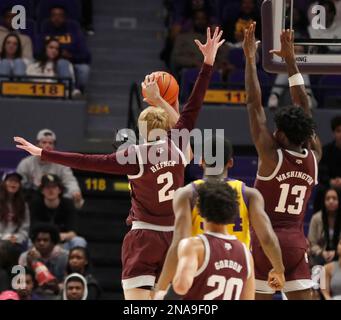 Baton Rouge, USA. 11. Februar 2023. Texas A&M Aggies Guard Hayden Hefner (2) und Forward Solomon Washington (13) versuchen beide, den Schuss der LSU Tigers Forward Tyrell ward (15) während eines College-Basketballspiels im Pete Maravich Assembly Center in Baton Rouge, Louisiana, am Samstag, den 11. Februar 2022 zu blockieren. (Foto: Peter G. Forest/Sipa USA) Kredit: SIPA USA/Alamy Live News Stockfoto
