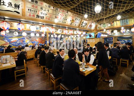 Restaurant Toromasa Izakaya in Nishishinjuku, Tokio, Japan. Stockfoto