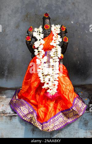 Die hinduistische Gottheit wurde für das Pongal Festival im ländlichen Dorf Indien, Tamil Nadu, Indien, dekoriert Stockfoto