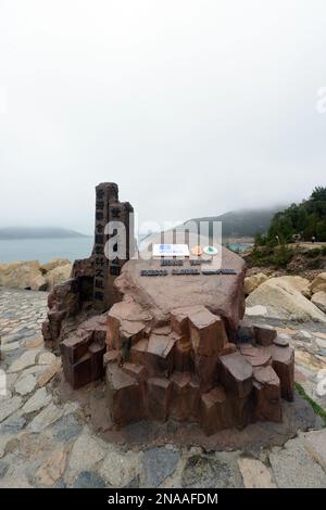 Zeichen des UNESCO Global Geopark im Sai Kung East Country Park in Hongkong. Stockfoto