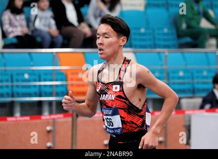 Astana, Kasachstan. 12. Februar 2023. Sato Keita aus Japan tritt während des 3000m. Finales der Herren bei den 10. Asian Indoor Athletics Championships in Astana, Kasachstan, am 12. Februar 2023 an. Kredit: Kalizhan Ospanov/Xinhua/Alamy Live News Stockfoto