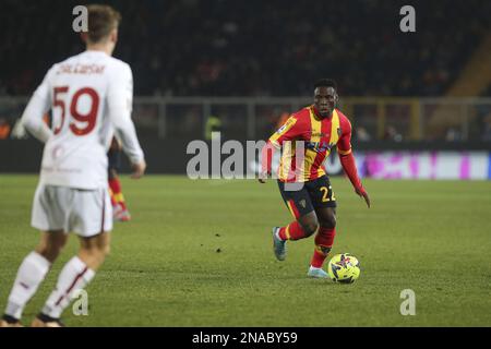 Lecce, Italien. 11. Februar 2023. Lameck Banda (Lecce) in Aktion während des Spiels US Lecce vs AS Roma, italienisches Fußballspiel Serie A in Lecce, Italien, Februar 11 2023 Kredit: Independent Photo Agency/Alamy Live News Stockfoto