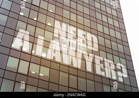 Geschäftskonzept. Auf der Glasfläche des Business Centers befindet sich eine Inschrift - brauchen Sie einen Anwalt Stockfoto